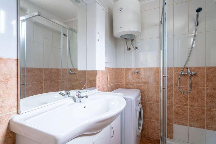 Apartments Nika With Swimming Pool And Beautiful Sea View Dobrec Экстерьер фото